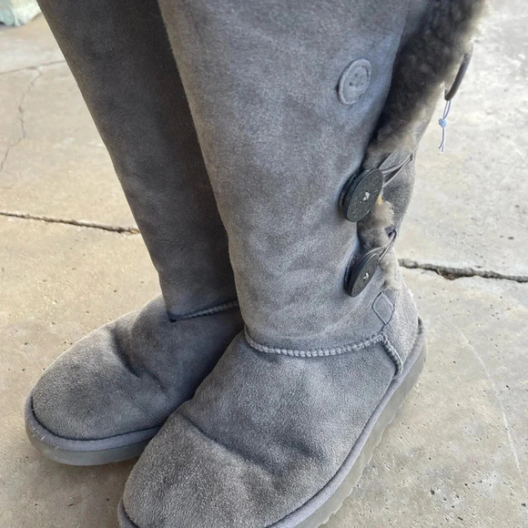 UGG Bailey Button Triplet II Gray Shearling boot - Picture 7 of 8